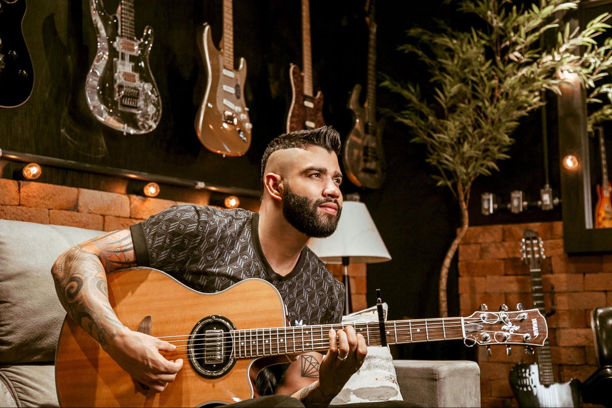 Gusttavo Lima e o seu violão